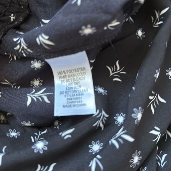 NWT MONTEAU BLACK DITSY FLORAL JUMPSUIT CROPPED MEDIUM RUFFLE - Picture 8 of 11